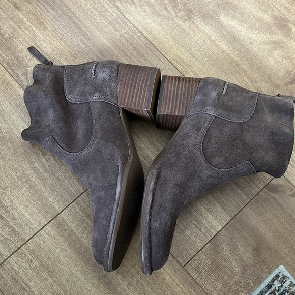 NWOT UGG Bandera Booties Ankle Boots Brown Suede Size 9 - Picture 3 of 8